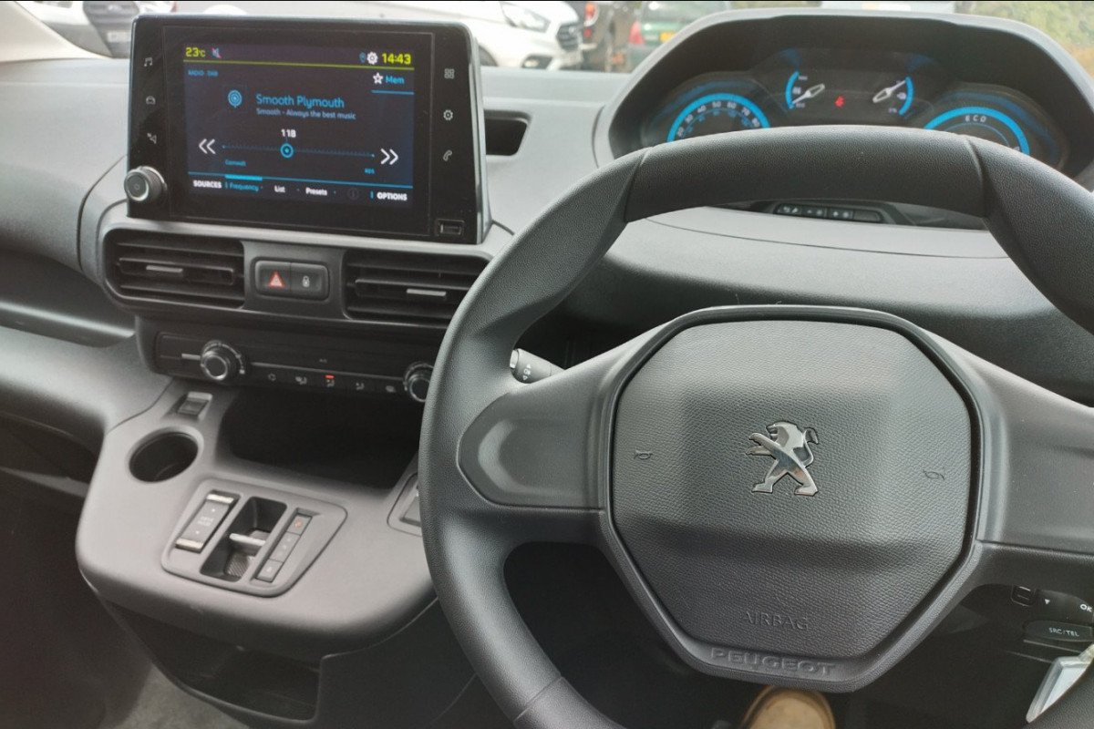 Drivers seat and console of Small Van